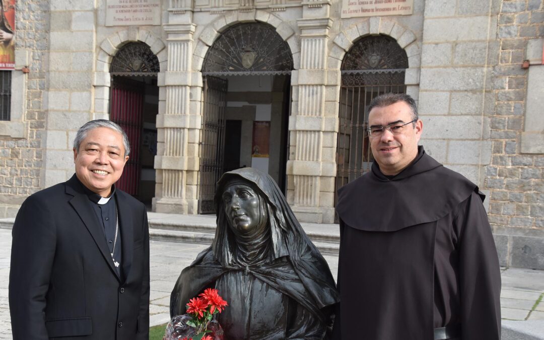El Nuncio de Su Santidad visita en Ávila la Basílica de Santa Teresa