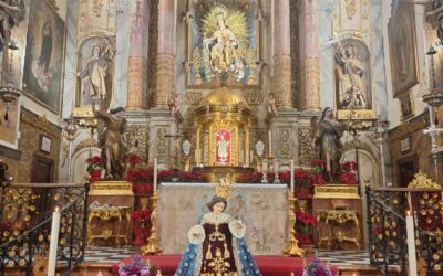 Besamans al Miraculós Nen Jesús de Praga a l’església del Santo Ángel de Sevilla