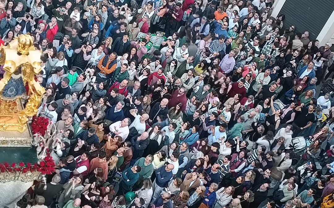 Milers de persones van assistir a la processó del Nen Jesús de Praga a Sevilla