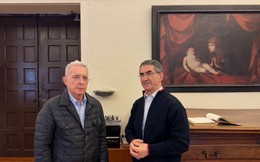 Visita d’Álvaro Uribe a la casa natal de Santa Teresa