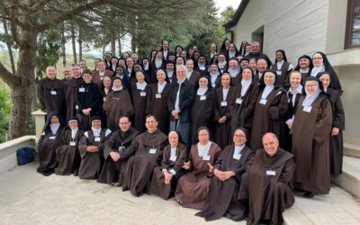 Estudio de las constituciones de las Madres Carmelitas Descalzas