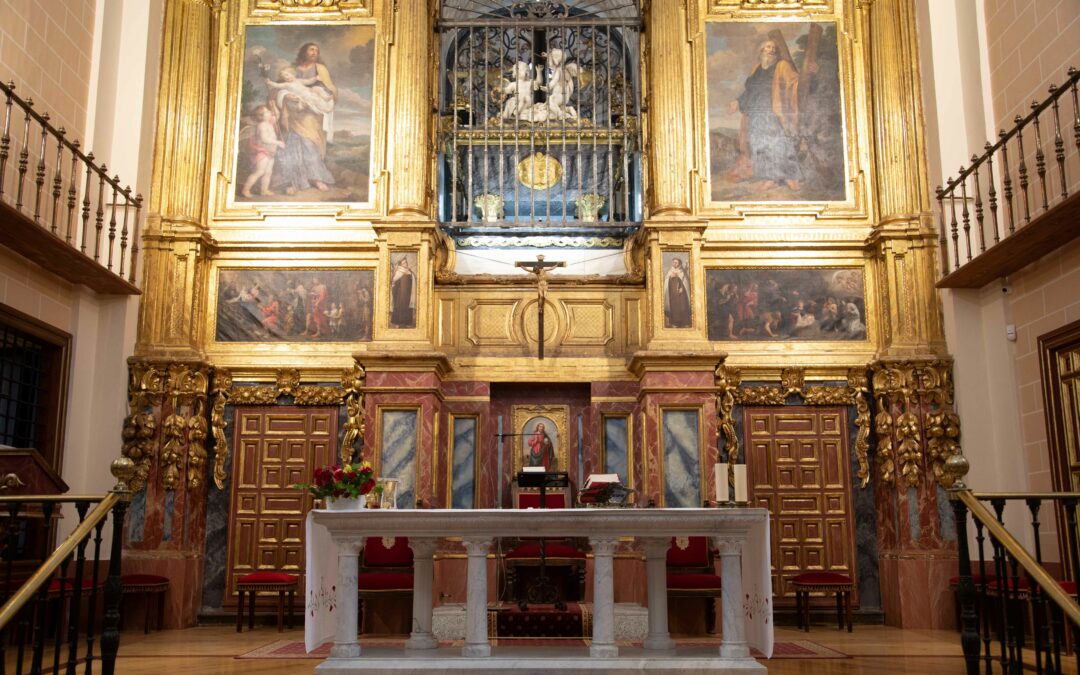 Apertura y estudio del sepulcro de Santa Teresa de Jesúsen Alba de Tormes