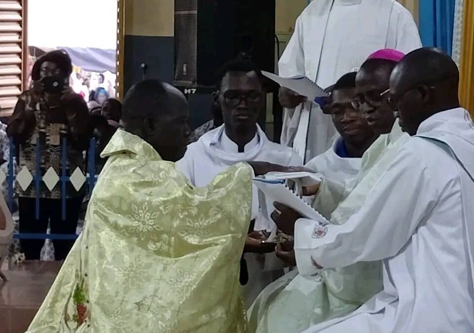 Ordenació sacerdotal de fra Anatole Koama