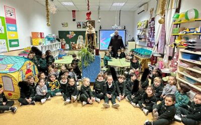 El Col·legi Verge del Carme de Còrdova celebra el Nadal i sant Joan de la Creu amb un nou mural