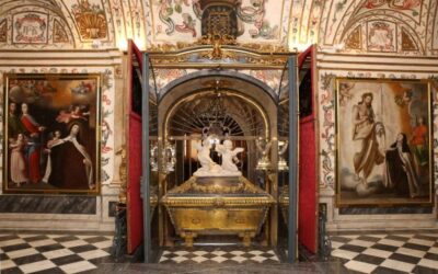 L’estudi del sepulcre de santa Teresa torna a Alba de Tormes