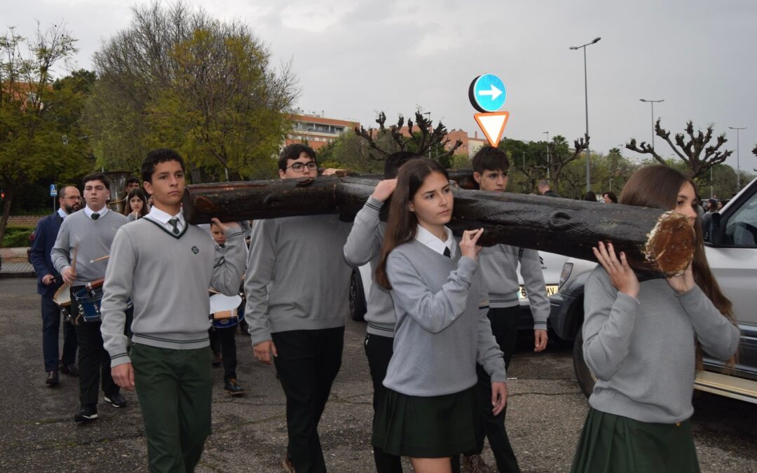 El Colegio Virgen del Carmen celebra con fervor su tradicional Vía Crucis 2025