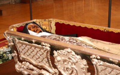 Comença la veneració pública del cos de santa Teresa de Jesús