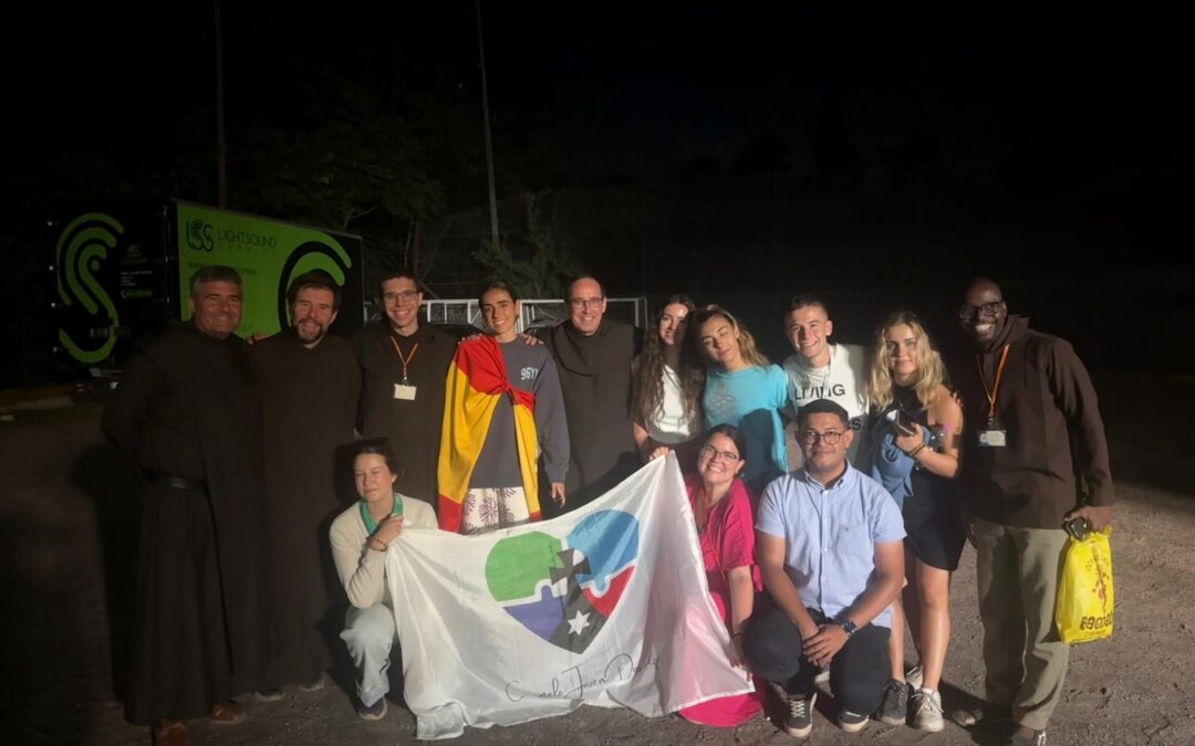 “Golpeado por la esperanza”: Testimonio del P. Miguel Márquez en la Vigilia Carmelitana del Jubileo de los Jóvenes