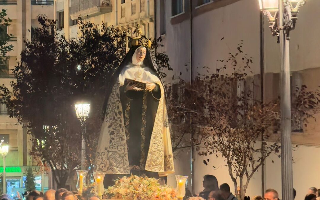 Salamanca celebra la processó de Santa Teresa de Jesús amb fervor i art