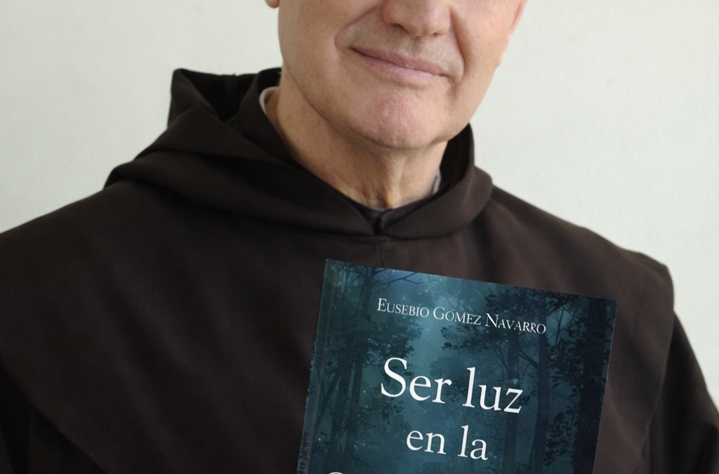 El P. Eusebio Gómez Navarro publica Ser luz en la oscuridad