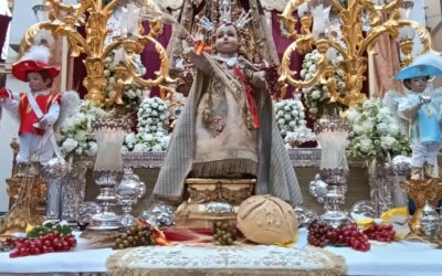 Santa Teresa de Jesús vuelve a recorrer el corazón de Sevilla en las vísperas del Corpus
